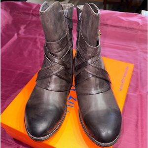 Mix Mooz Ankle Boots